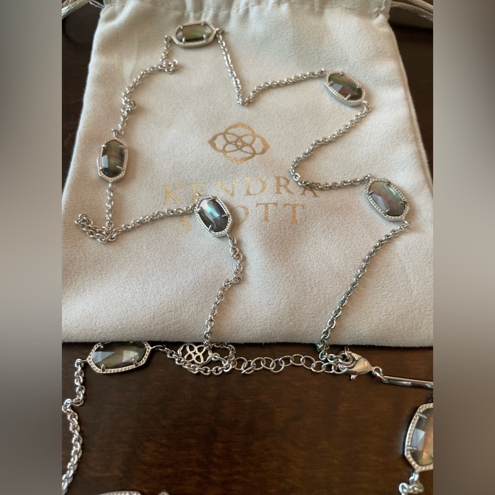 Kendra Scott Kellie necklace in excellent condition